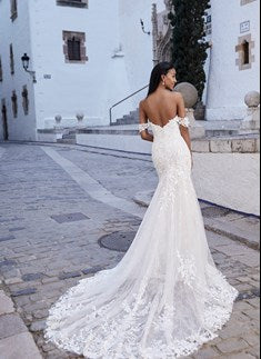 Vinni 18575 - Size 14 was £1899 Now £850 - Vintage Rose Bridal