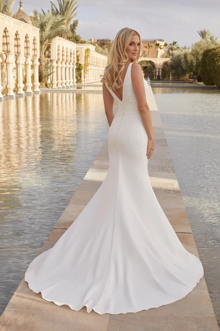 Size 16  Was £1549  Now £799