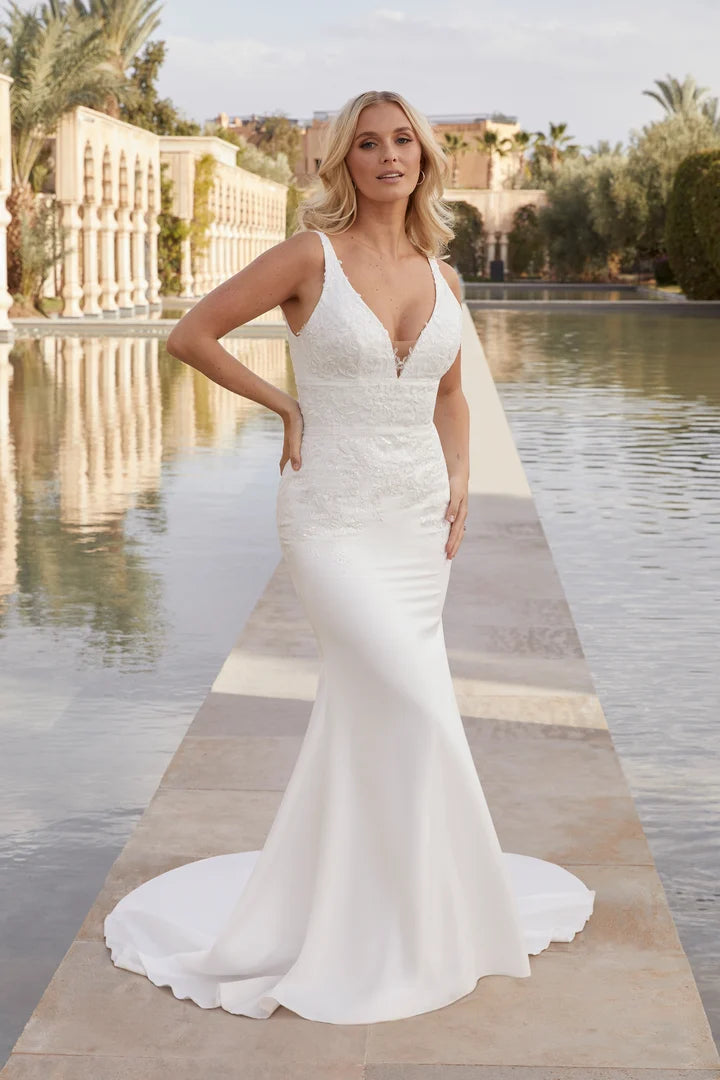 Size 16  Was £1549  Now £799